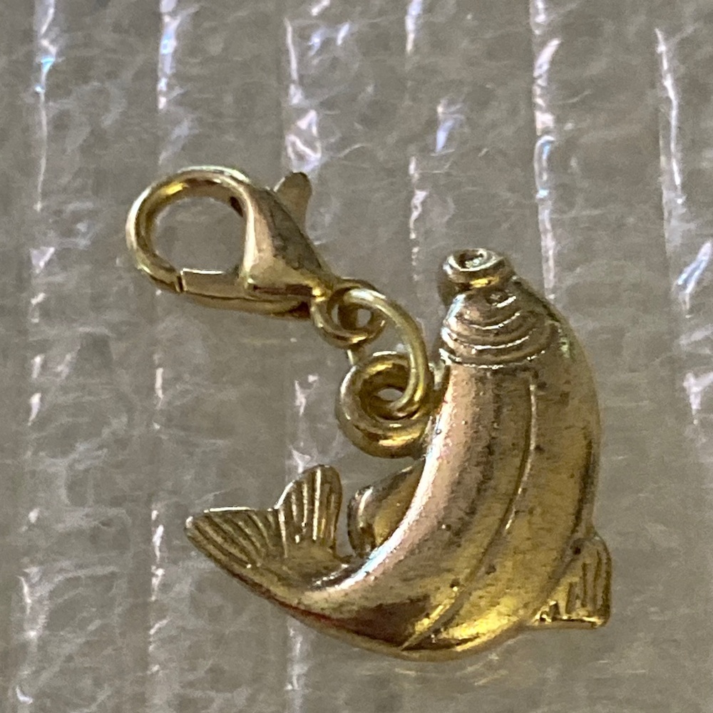 NWOT - Diamonds International Hanging Flying Fish Charm